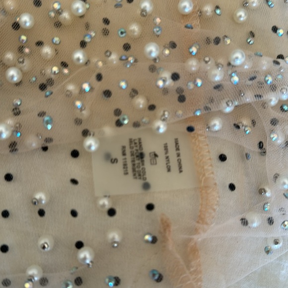 Beautiful beach bunny rhinestones & pearls top - Picture 4 of 4